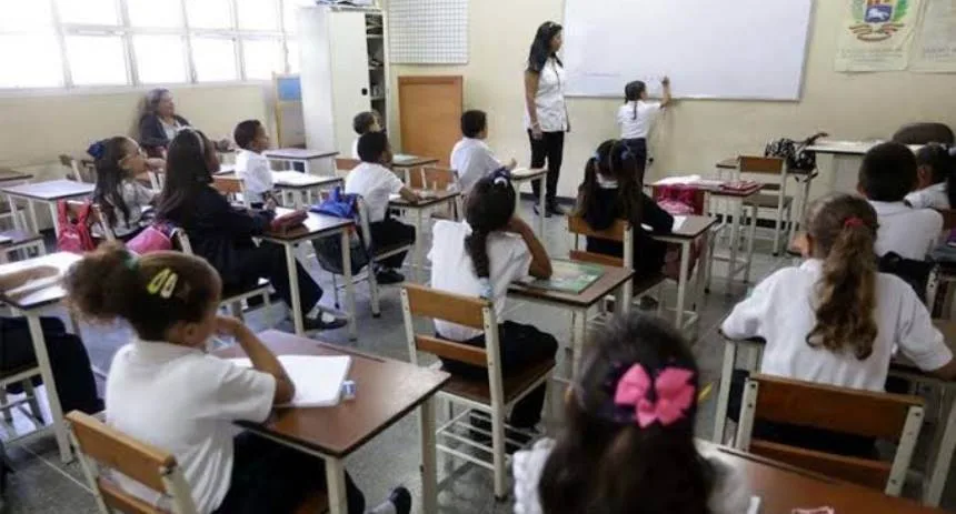 «Es mucho más costoso ir a la escuela que lo que se recibe por remuneración»: Exigen mejores salarios para los maestros