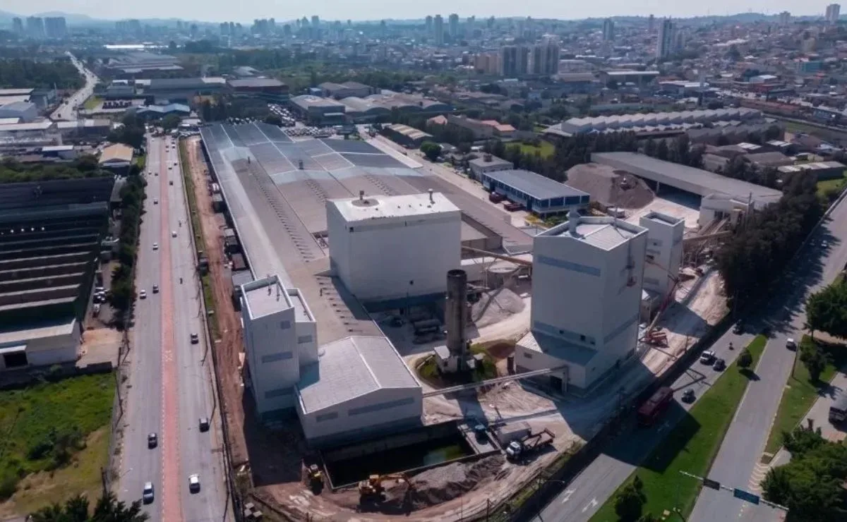Multinacional com 12 mil funcionários fecha fábrica de 75 anos no Brasil e anuncia demissões em massa