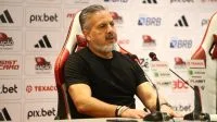 Plata é cortado da seleção do Equador e atacante permanece no Flamengo