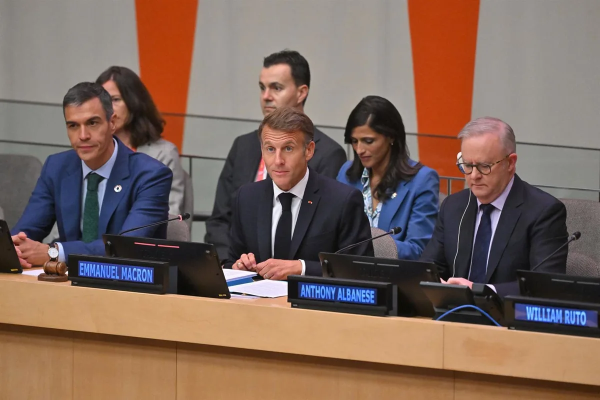 Sánchez pide una "respuesta global" a la IA y avisa a "tecnoligarcas": "Por encima de su negocio están nuestros hijos"
