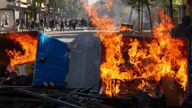Proteste in Albanien: Brandsätze auf Bildungsministerium