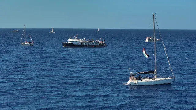 Flotilha parte para ilha albanesa cobiçada pela família Trump