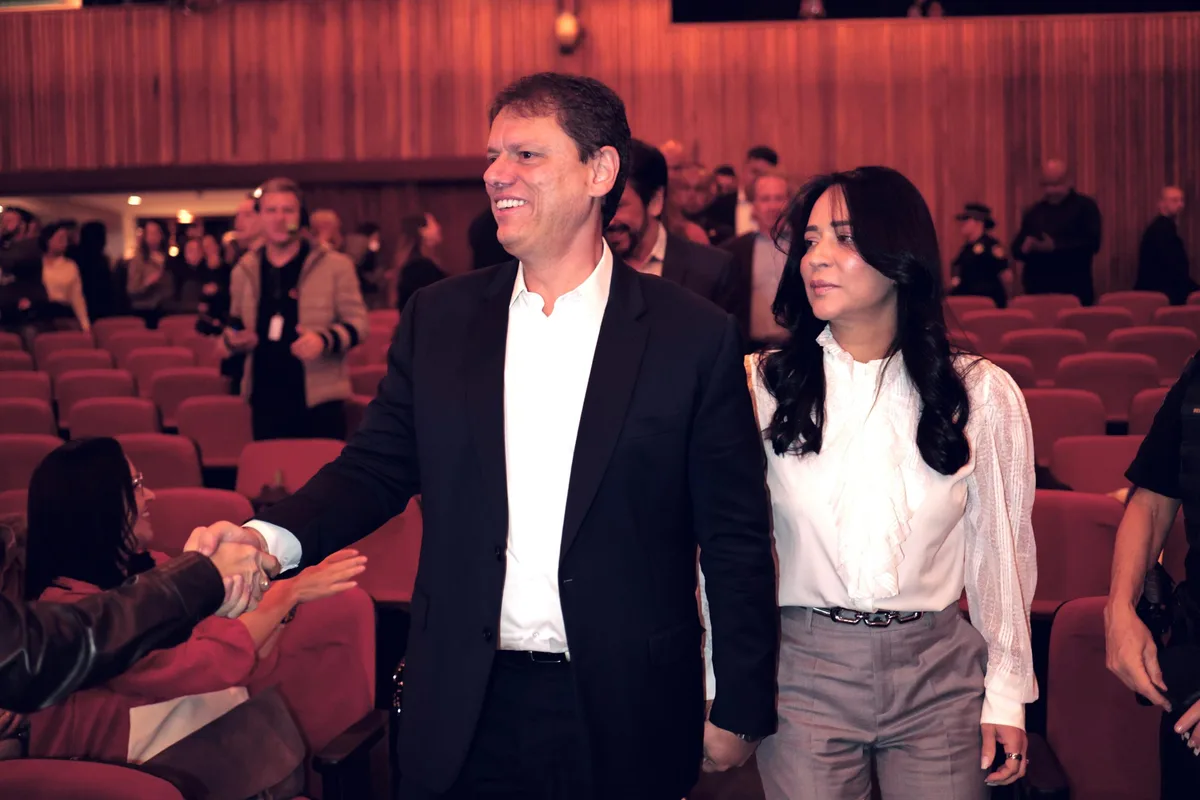 “Vai ser cumprida”, diz Tarcísio sobre ordem de Dino no caso ‘Dark Horse’