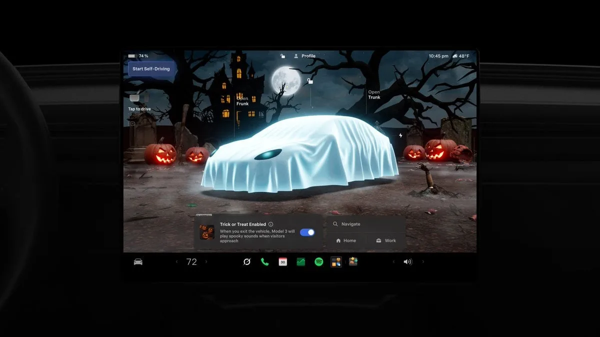 Tesla en modo Halloween: parpadean las luces del auto y emite sonidos de terror cuando alguien se acerca