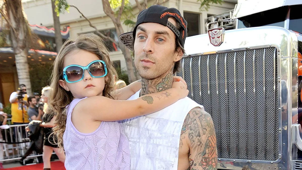 Travis Barker revela premonição de sua filha antes de acidente de avião quase fatal