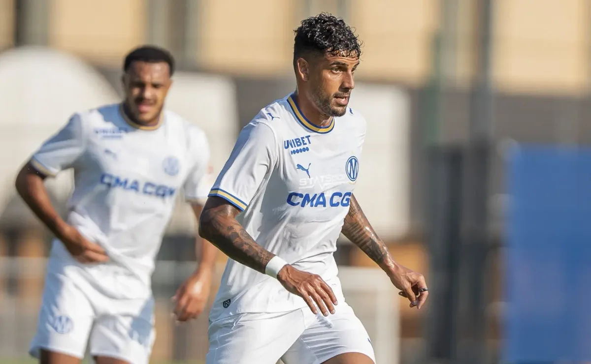 Condições frustram Santos, e negociação por Emerson Palmieri não avança