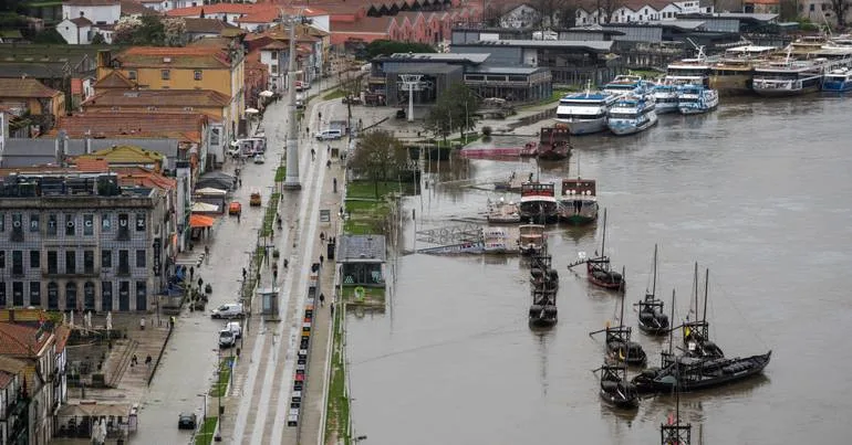 Adolescente morre no rio Douro em Vila Nova de Gaia