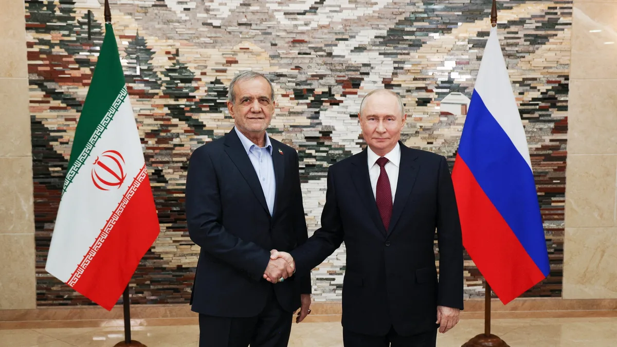 El presidente iraní defendió el vínculo "estratégico" con Rusia en medio de la escalada con Washington