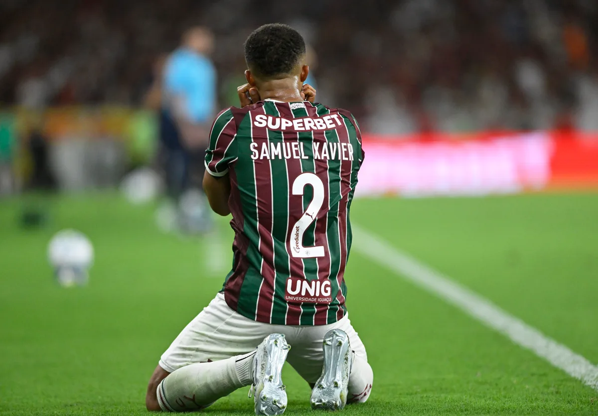 Samuel Xavier reclama da não expulsão de Pulgar no Flamengo x Fluminense: "Definiu o jogo"