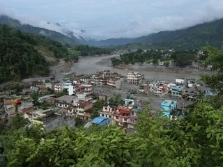 Crue meurtrière au Népal : « risque élevé » de rupture d'une vaste retenue d'eau dans la zone touchée