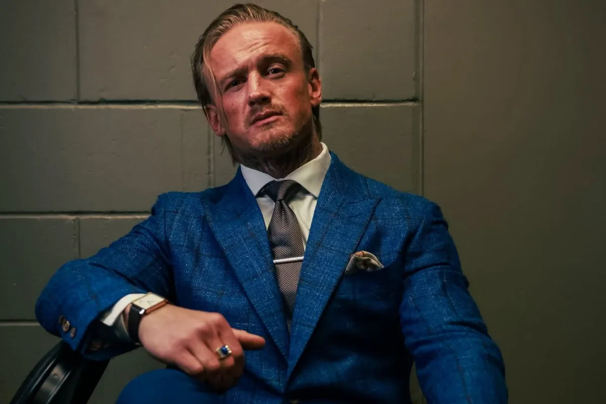 Рождённый в России рестлер, покинувший WWE, дебютировал в AEW под советский марш