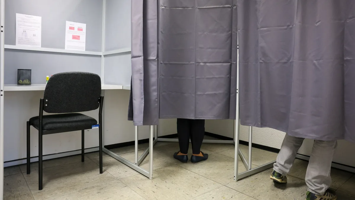 Vorwürfe gegen Briefwahl: Kaputte Schallplatte