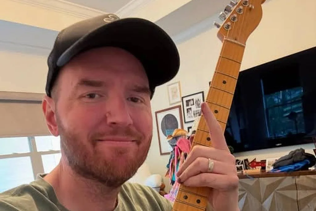 Morre Chad Gilbert, guitarrista da banda New Found Glory, aos 45 anos