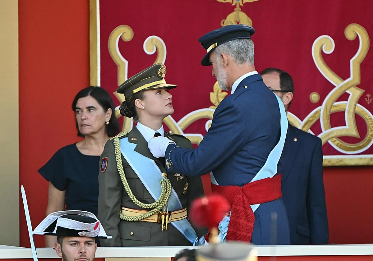 La Princesa Leonor viste uniforme de gala del Ejército de Tierra en el desfile del 12 de octubre