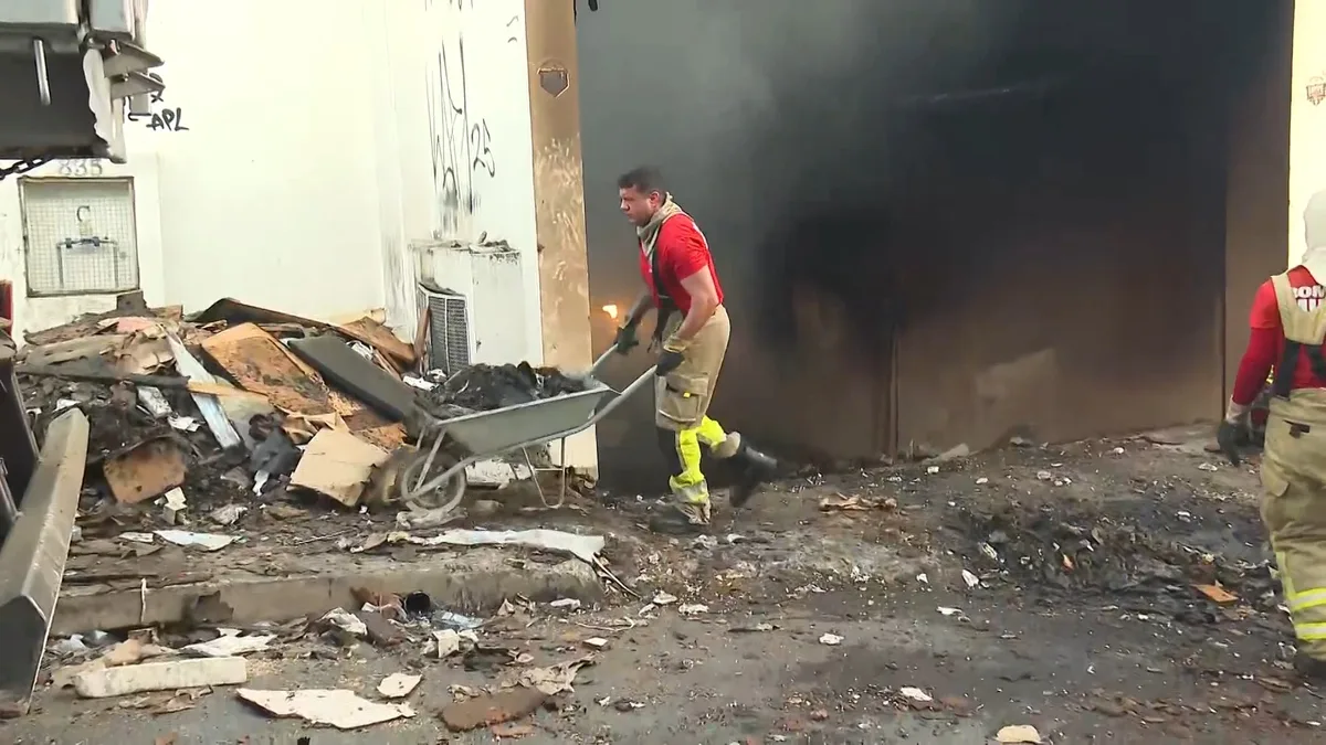 Incêndio em depósito de móveis de BH entra no quarto dia de combate