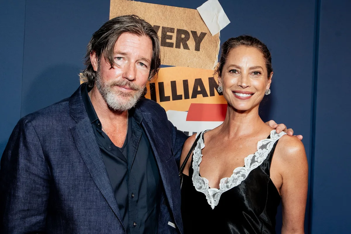Christy Turlington y Ed Burns: el amor entre la supermodelo y el actor que empezó por casualidad, sobrevivió a una separación y lleva 23 años de matrimonio