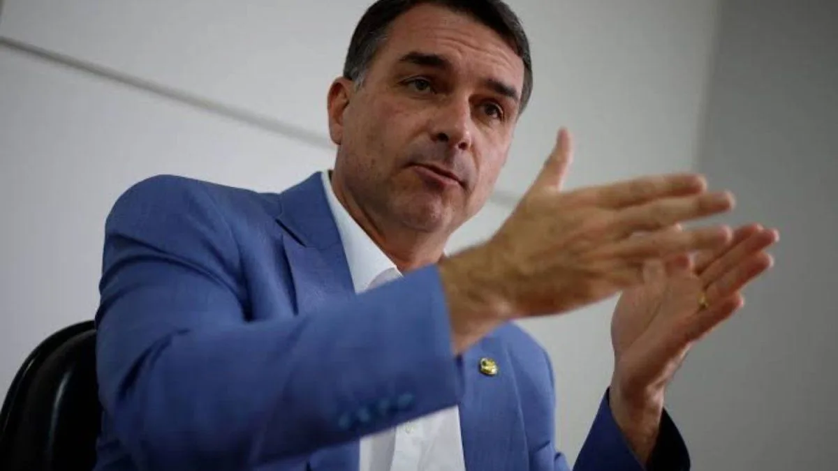 Flavio Bolsonaro anuncia que participará en un duelo televisivo con Lula da Silva