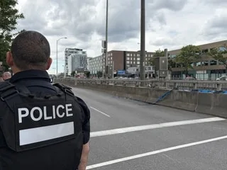 Un avion atterrit en urgence sur une route au Canada et percute une voiture : une personne tuée