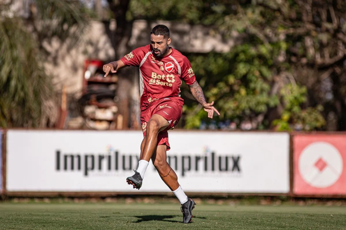 Sem gol há três meses, Dellatorre espera encerrar jejum no clássico para ajudar o Vila Nova