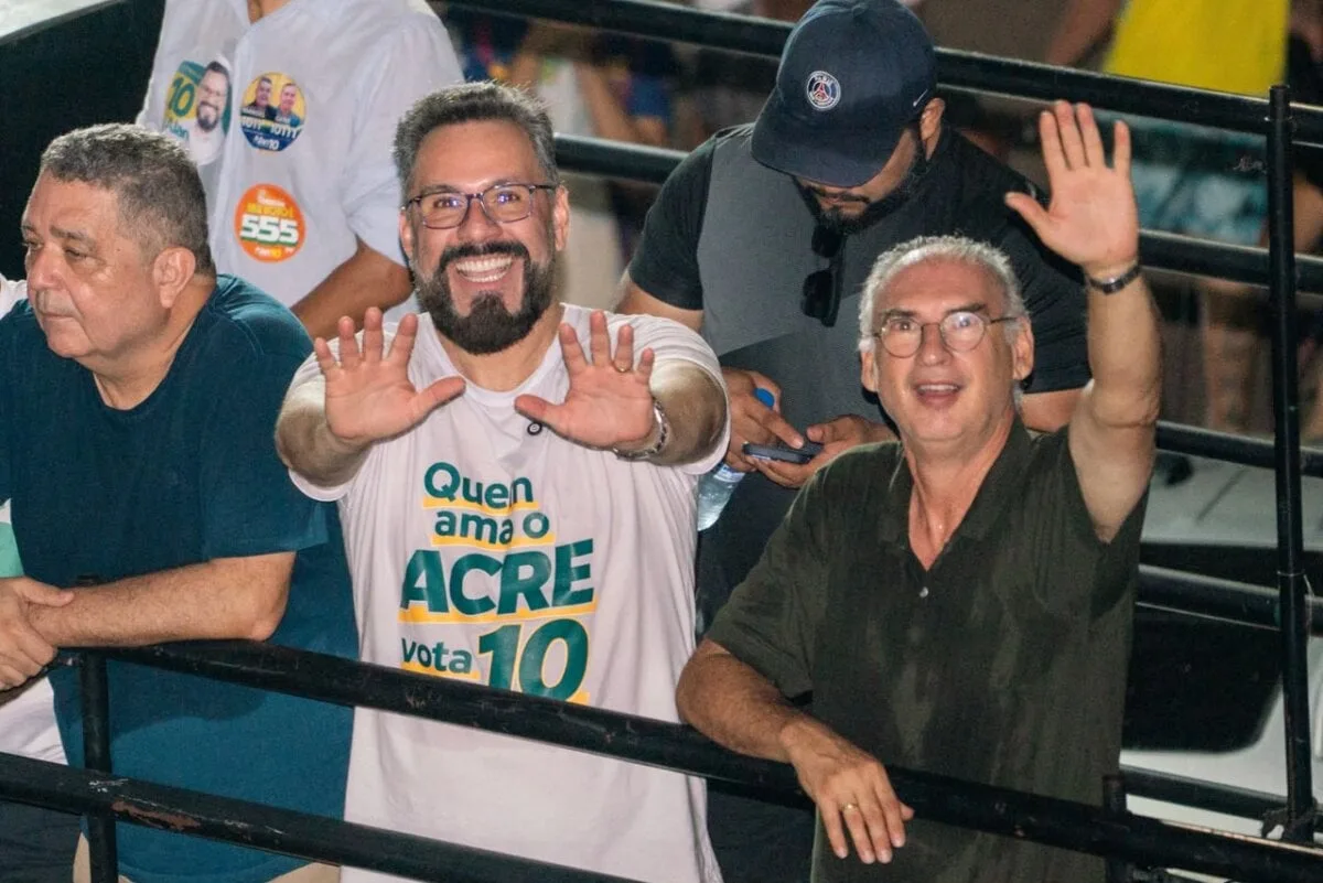 Em grande comício, Alan Rick promete concluir Hospital João Câncio e reconstruir ponte em Sena Madureira
