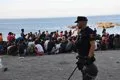 Los migrantes de la playa ceutí de El Trampolín son reubicados en un centro para subsaharianos y otro de magrebíes