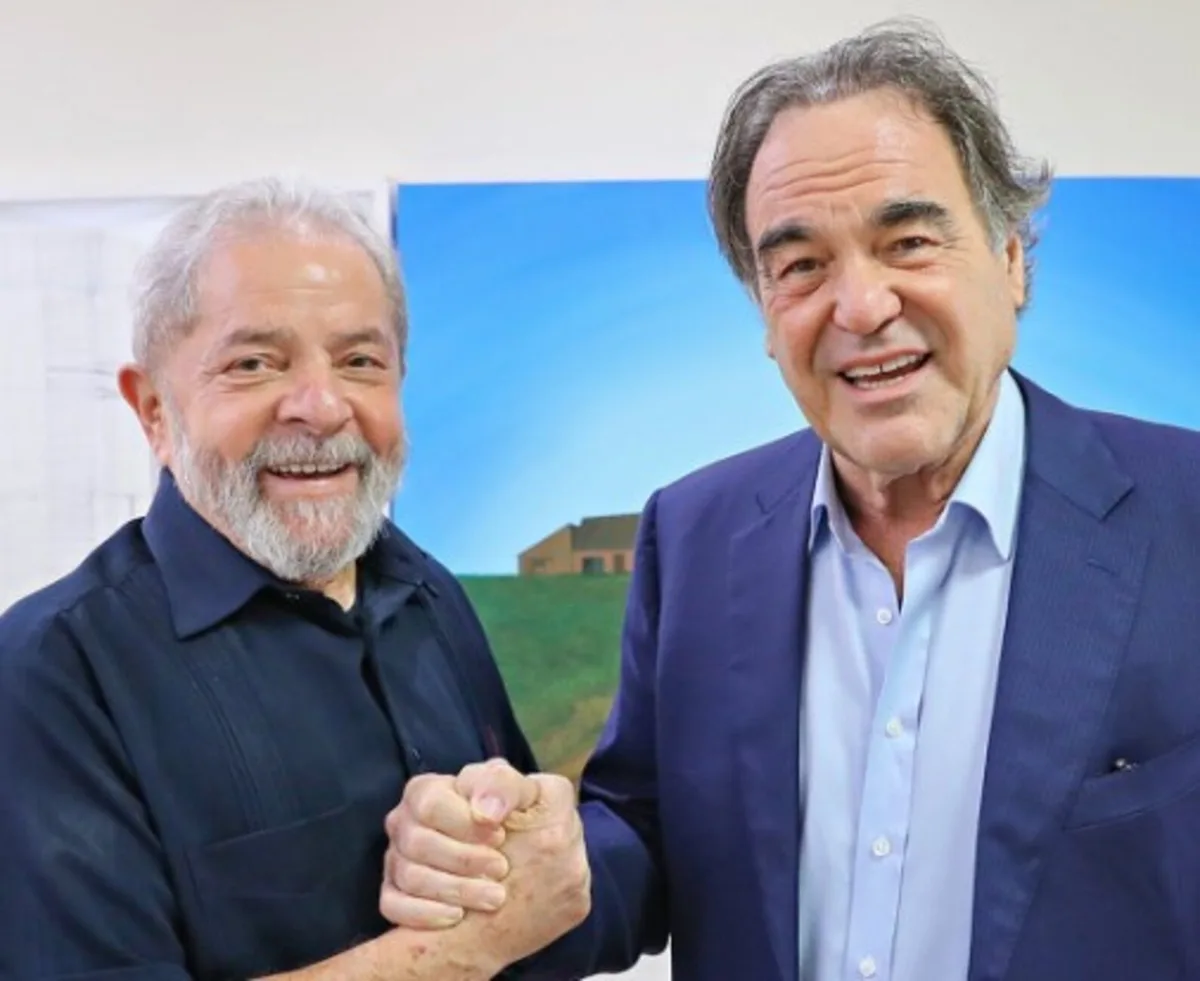 Crusoé: Filme do Lula ou Dark Horse? Qual o mais sujo?