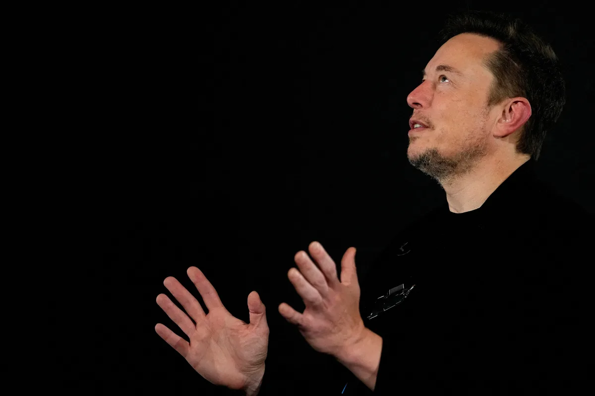 Elon Musk tiene claro cuándo será el fin del celular: “en cinco o seis años”