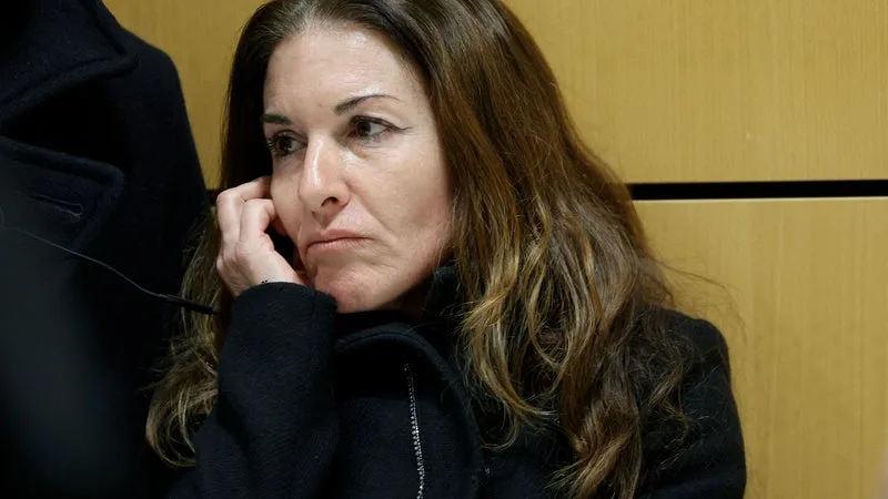 Une décision "à la hauteur des faits": la soeur de Samuel Paty "salue" la peine de prison ferme prononcée contre un parent d'élève qui avait menacé de mort une enseignante