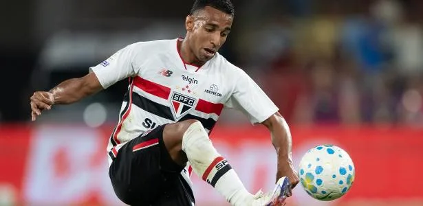 Dorival escala Victor Sá contra Coritiba na volta do São Paulo ao Morumbis