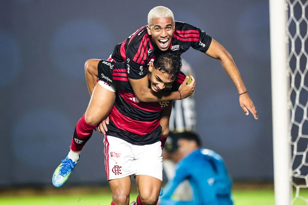 Sem Bruno Henrique contra o Botafogo, Jardim testa joia do Flamengo em treino