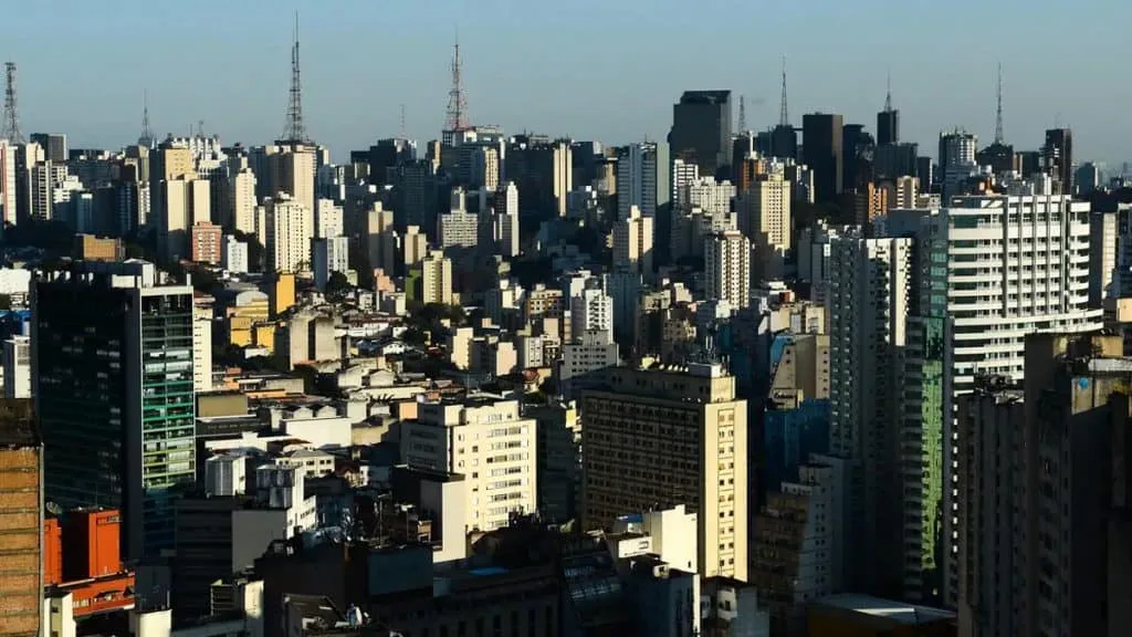Ciclone e frente fria afetam o Sul enquanto o Brasil enfrenta ar seco