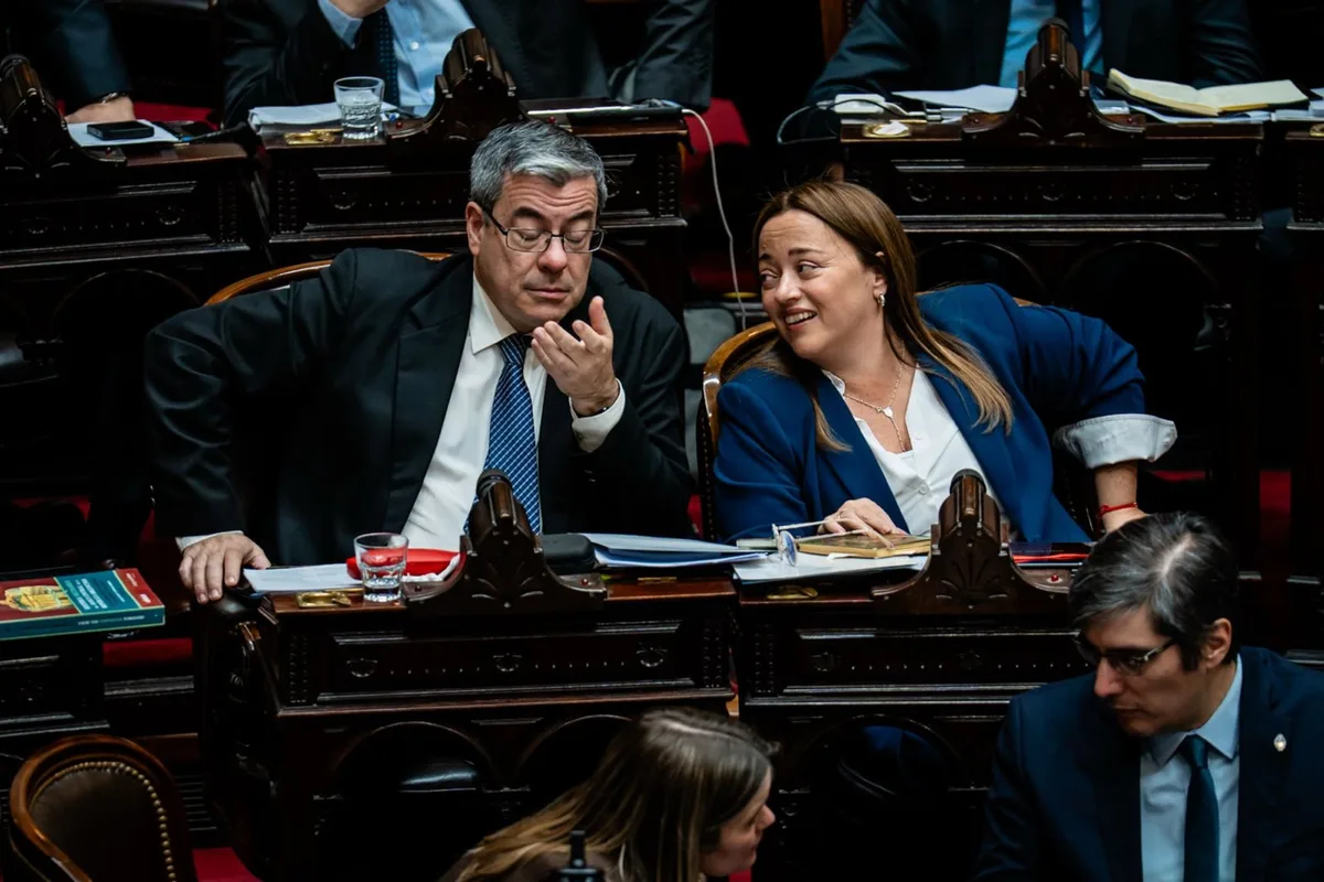 Las perlitas de la sesión en Diputados: los aplausos a Rossi, el pedido de Bregman y el cruce entre Lemoine y Pagano