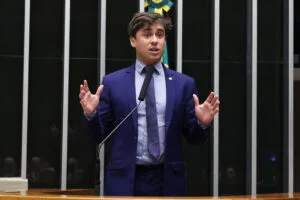 Ministro do TSE manda Nikolas e Flávio apagarem vídeo com crianças contra Lula
