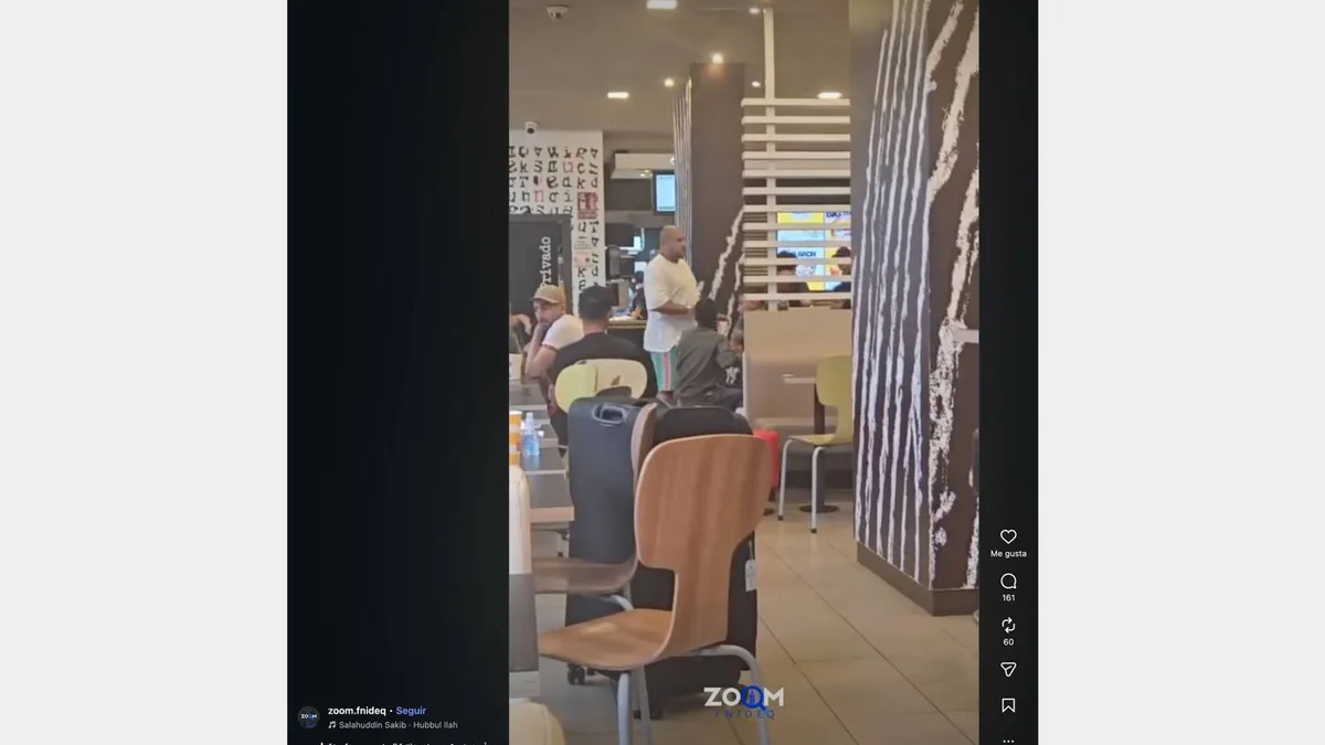 Uno de los "amigos íntimos" de Mohamed VI aparece en Ceuta... para comprar McDonald's a los inmigrantes