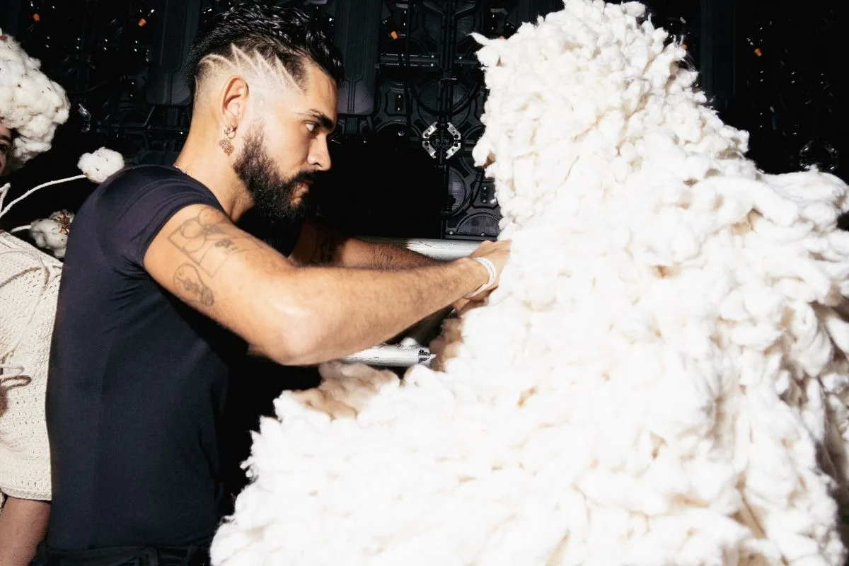 Vitor Cunha exalta o trabalho manual cearense no Metrópoles Catwalk