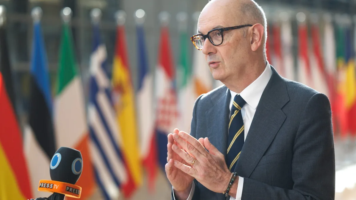 Ministro das Finanças francês diz que plano de Mélenchon é “manguito” à Zona Euro
