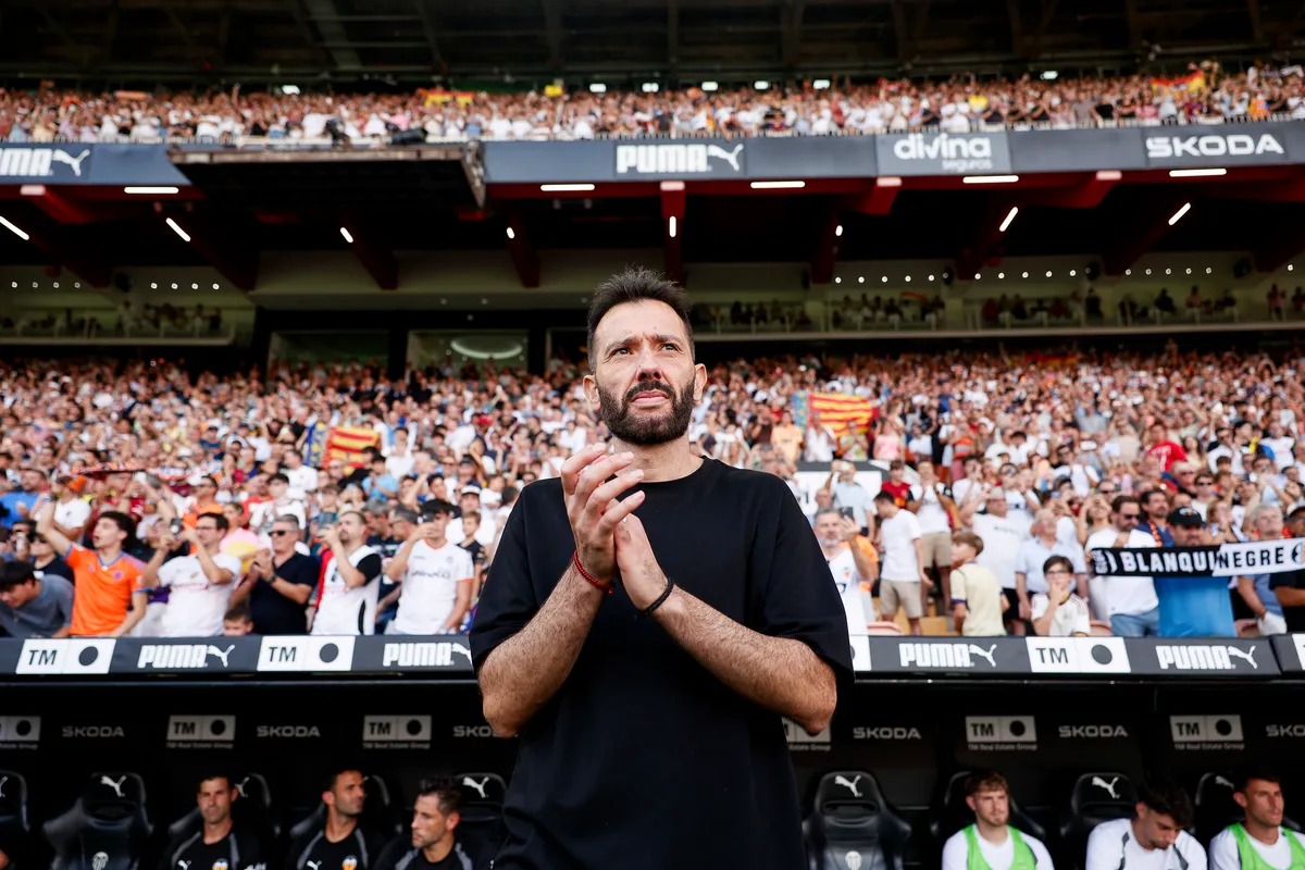 El Valencia despide a Carlos Corberán y a todos los miembros del área deportiva