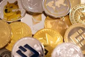 Criptomoedas disparam até 50% em meio a otimismo com regulação nos EUA; veja quais