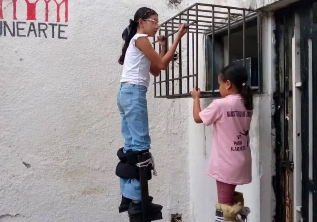 Ofrecen taller permanente de zancos en Ciudad Bolívar