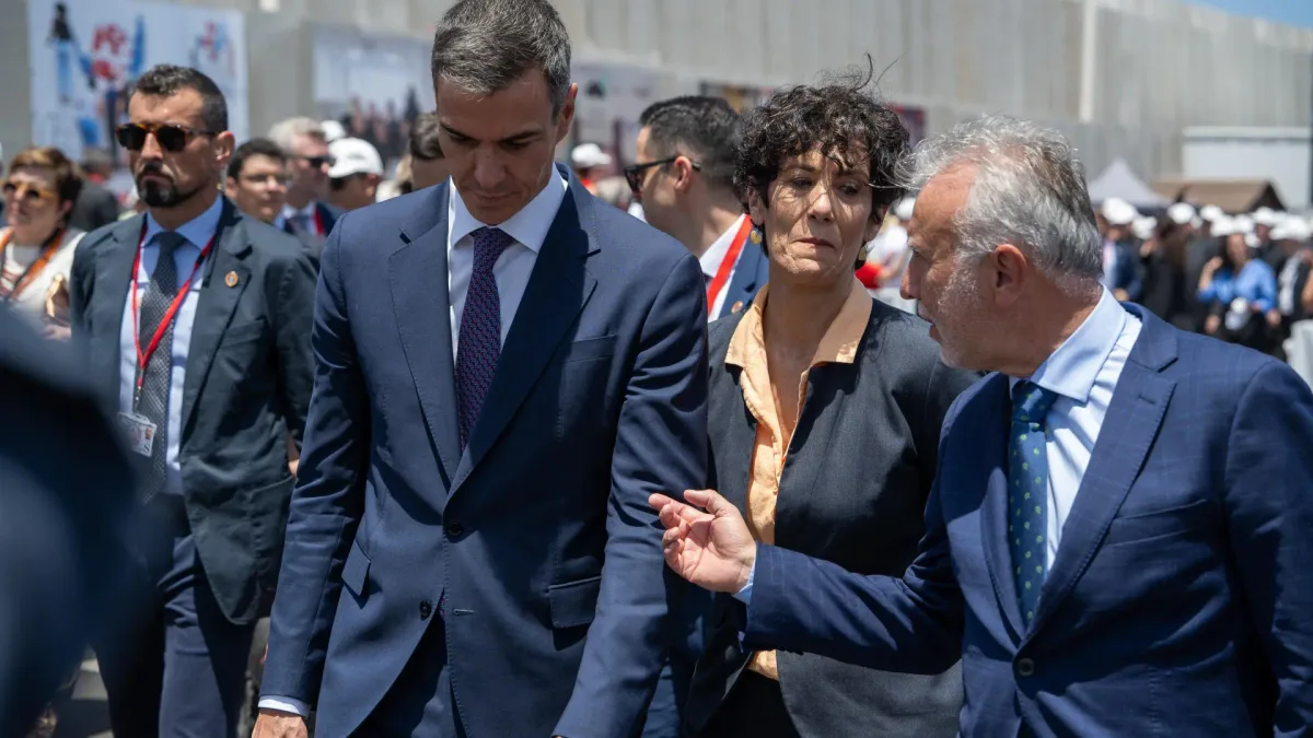 Sánchez designa a Torres para coordinar la gestión de la crisis de Ceuta tres semanas después de la entrada masiva de migrantes