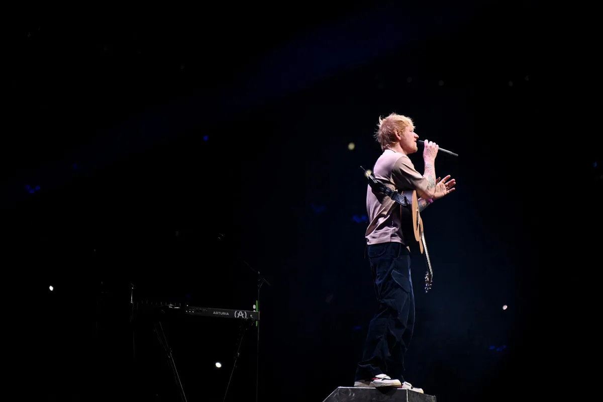 Ed Sheeran fait son mea culpa après l’éviction de Macklemore : retour sur une semaine de tempête pour la star de la pop