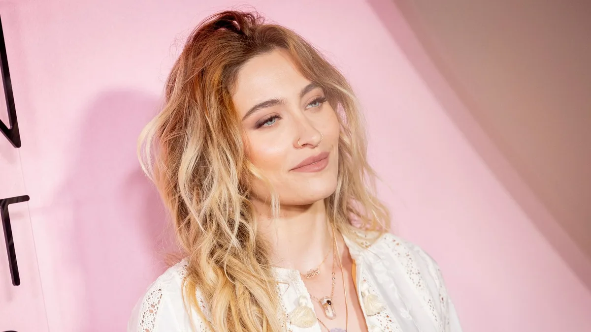Paris Jackson rebate crítica por tatuagens, que incluem homenagens a Michael Jackson