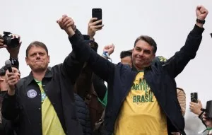Vamos entrar ‘com potência’ na campanha de 2º turno de Flávio Bolsonaro, diz Tarcísio