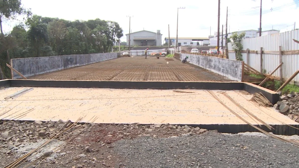 Obra de R$ 15,8 milhões chega a 70% e quatro pistas devem ser liberadas em setembro em um dos bairros mais populosos de SC