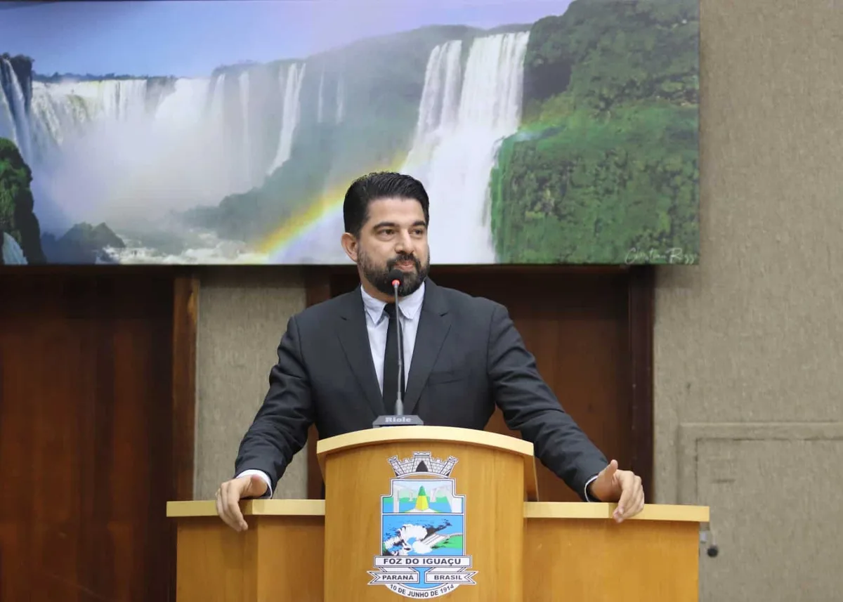 Bolsonaristas tentam cassar vereador após apoio a Lula, e Gleisi reage: “Muito grave”