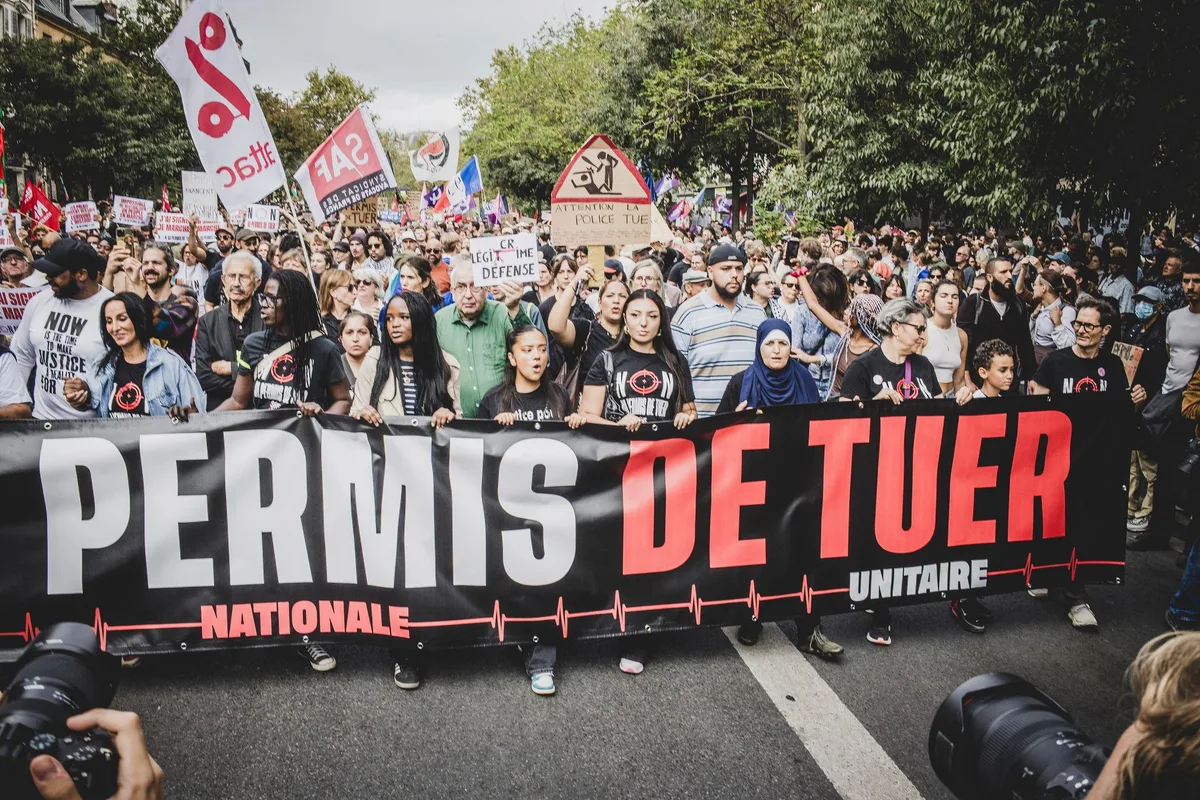 La loi sur « l’usage légitime » des armes par les policiers continue d’être contestée