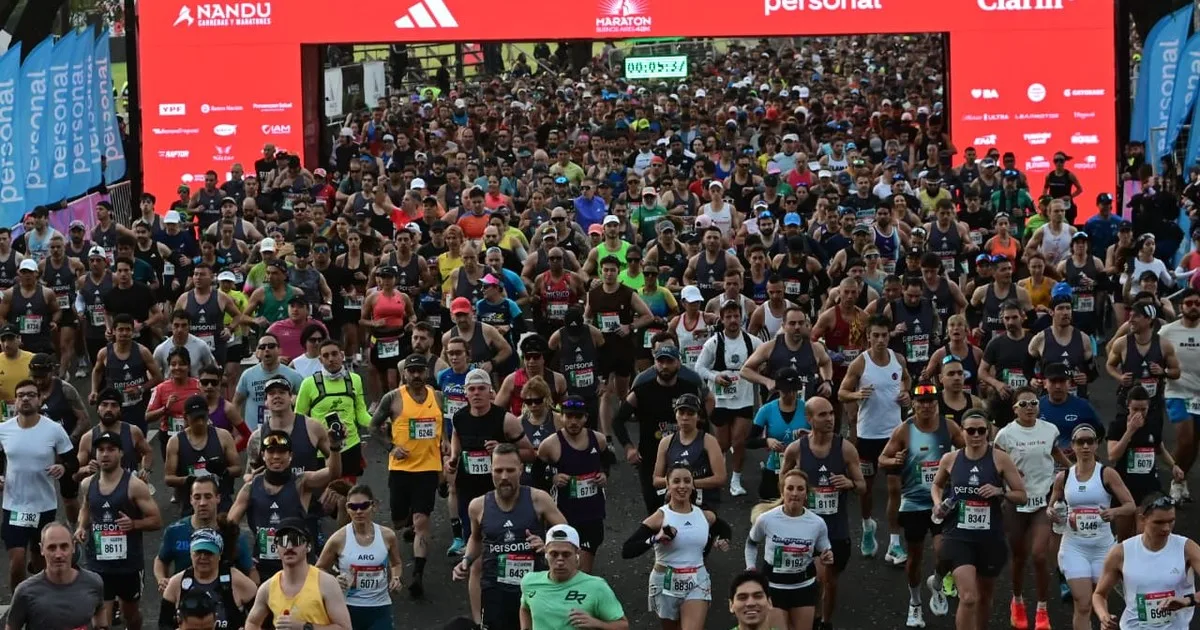 El Maratón volvió a ser una fiesta en las calles de Buenos Aires: la keniata Rebecca Kangogo Chesir batió el récord femenino del circuito