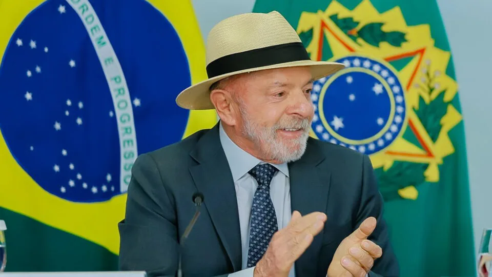 Lula reforça jurídico da campanha com ex-ministros do TSE