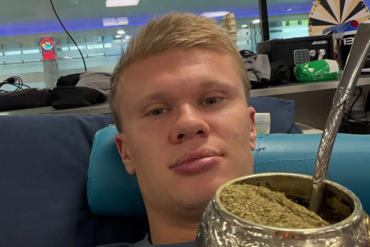 Erling Haaland probó el mate: la reacción de sus compañeros argentinos y el curioso mensaje que dejó