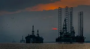 Nigéria oferece incentivos para desbloquear US$ 50 bi de investimentos em petróleo